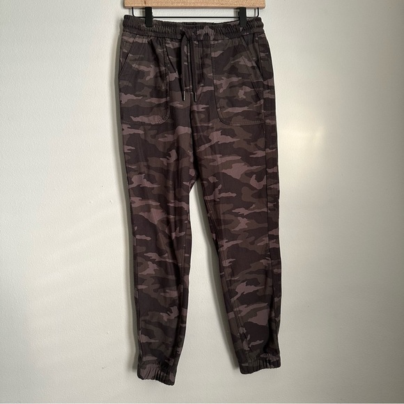 ATHLETA farallon jogger in black olive camo - Picture 7 of 10